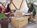 Tunique en laine feutrée verte avec chapeau "boite à pillule"