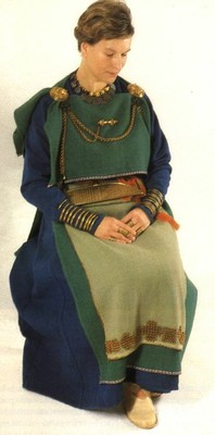 Costume feminin finlandais debut XIe s