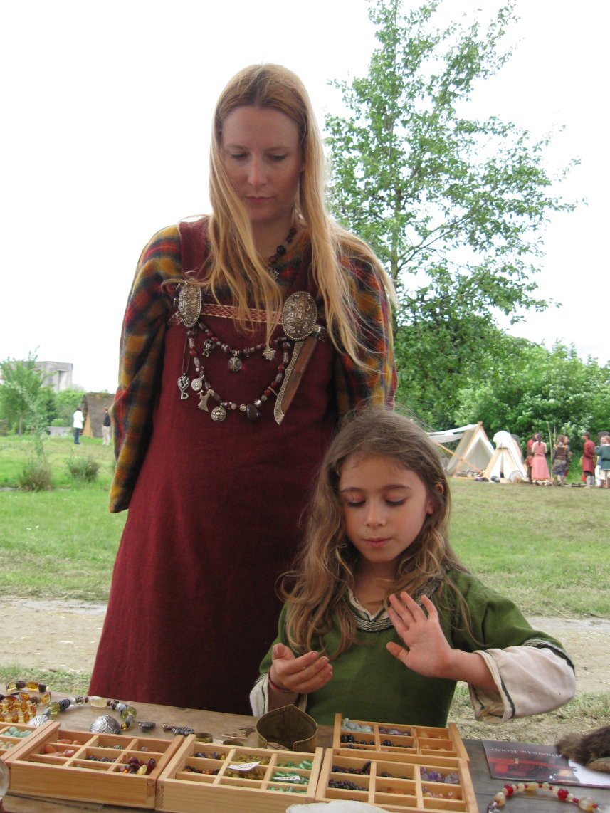 Ragnhild et Kaëli devant l'échoppe 