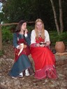 Svenhild et Ragnhild mangent