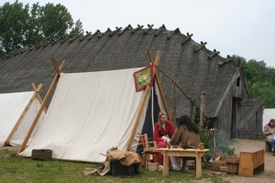 Ragnhild et Jani s'occupent au camp
