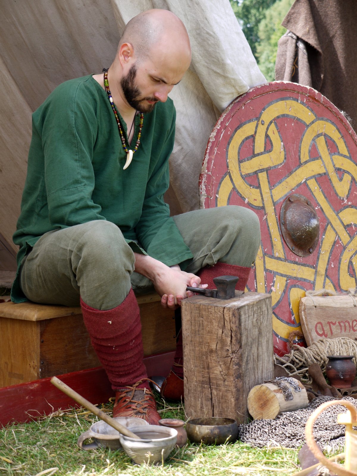 Atelier fabrication de cotte de maille rivetée